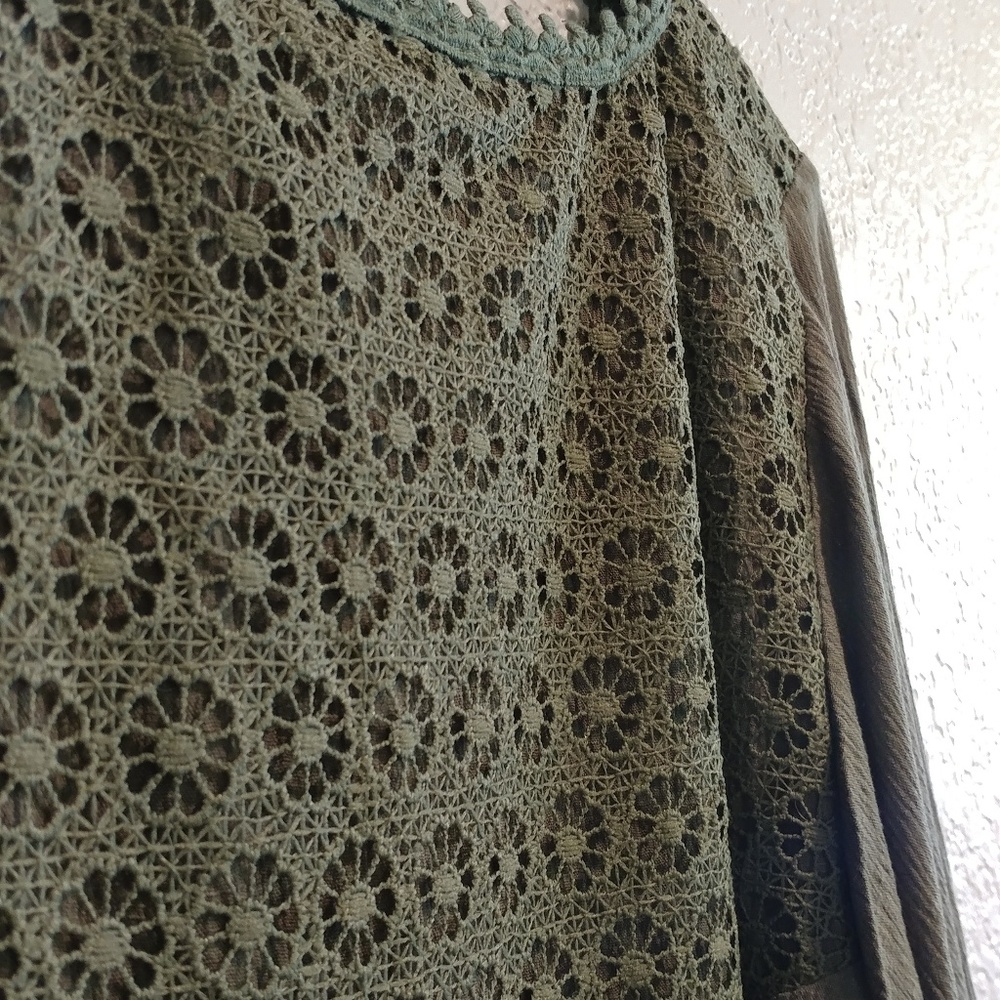 NWT Olive V-neck 3/4 TOP - Picture 3 of 7